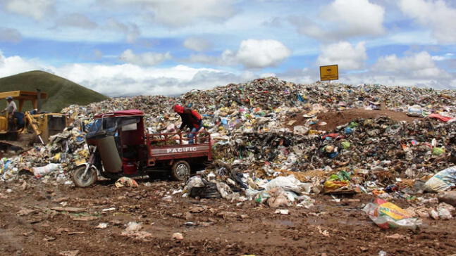 Autoridades recuperarán enorme botadero en Puno