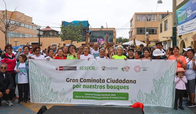 Vecinos de Surco realizan gran caminata por los bosques