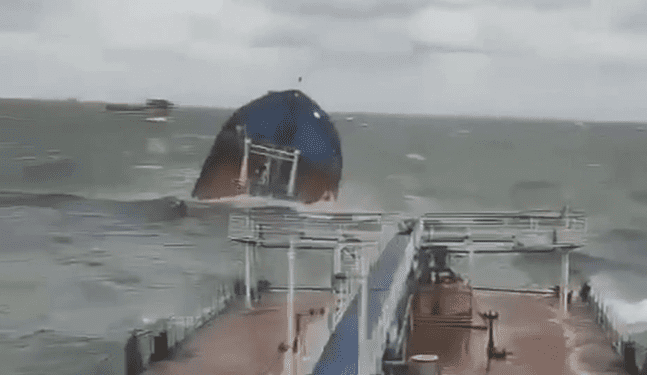 Rusia: accidente de barcos provoca terrible derrame de petróleo