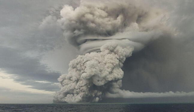 EE.UU.: Volcán submarino erupcionaría en el 2025