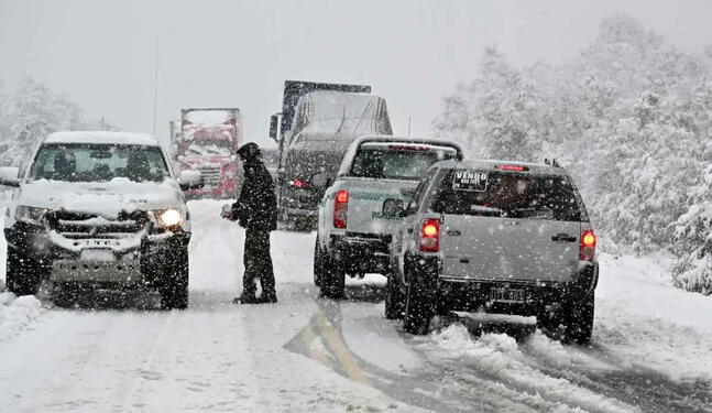 Fuertes vientos y nevadas afectan el sur de Italia