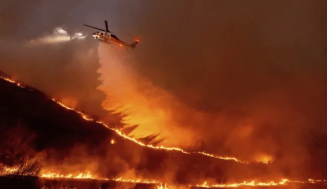 Los Ángeles: Fuentes vientos aumentan probabilidad de nuevos incendios