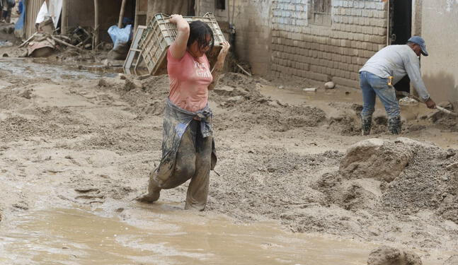 Perú declara alerta roja en 50 provincias por activación de quebradas