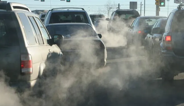 Europa extiende plazo para reducción de emisiones tóxicas de autos