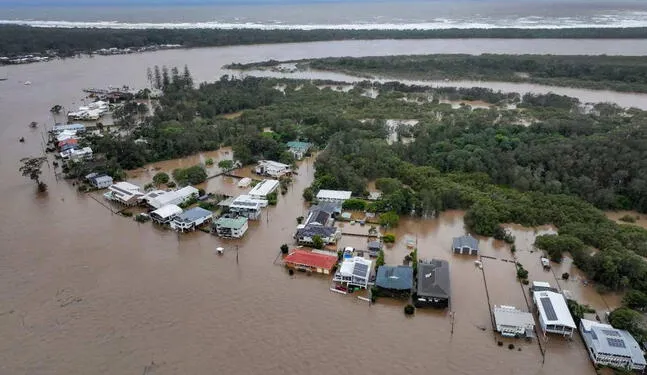 Australia: Inundaciones dejan tres muertos y 50.000 personas aisladas