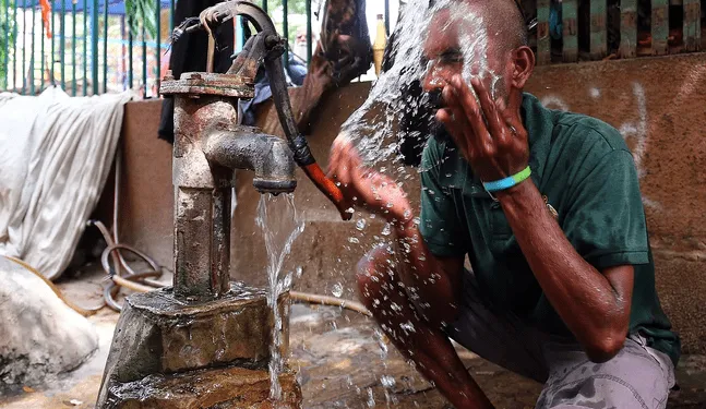 Mitad de la población mundial soportó un mes adicional de calor extremo