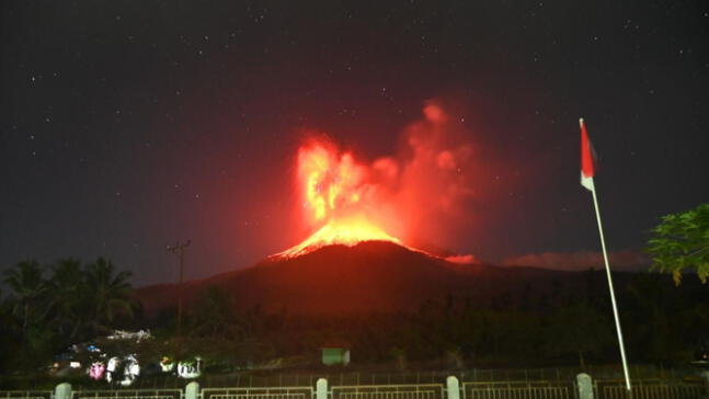 Indonesia en alerta máxima por erupción volcánica