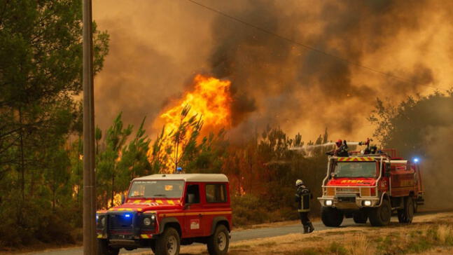 Francia soporta uno de sus peores incendios forestales