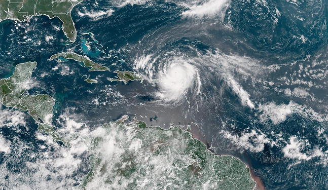 Alerta en EE.UU. por llegada de huracán Erin