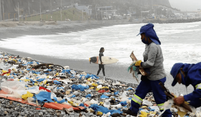 Perú impulsa hoja de ruta para reducir la contaminación por plástico