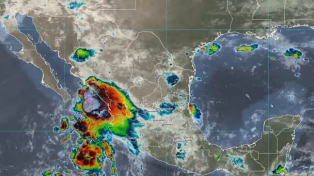 México en alerta ante llegada de ciclón Lorena