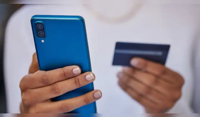 No uses Wi-Fi públicas, activa la biometría, evita guardar contraseñas y nunca compartas códigos, porque un solo error puede dejarte sin dinero.