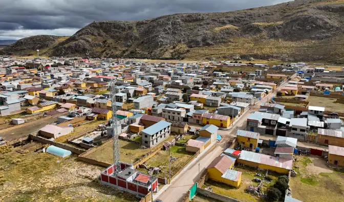 El Proyecto Banda Ancha Pasco avanza con el despliegue de infraestructura de fibra óptica que permitirá llevar internet de alta velocidad a más de 111 mil habitantes de la región. El Proyecto Banda Ancha Pasco avanza con el despliegue de infraestructura de fibra óptica que permitirá llevar internet de alta velocidad a más de 111 mil habitantes de la región.