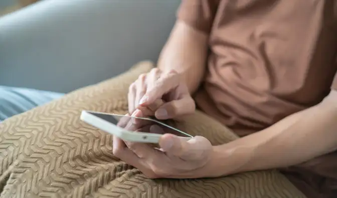 Una cuenta, una transferencia o un mensaje pueden convertirse en una pista. Así investigan las autoridades las estafas por internet en Perú y qué tan difícil es llegar hasta los responsables.
