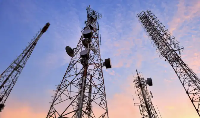 Las empresas operadoras evalúan medidas para garantizar la continuidad de los servicios de telefonía e internet.