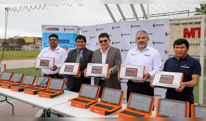 Los equipos tecnológicos buscan complementar el aprendizaje de estudiantes de zonas rurales de Huancavelica.