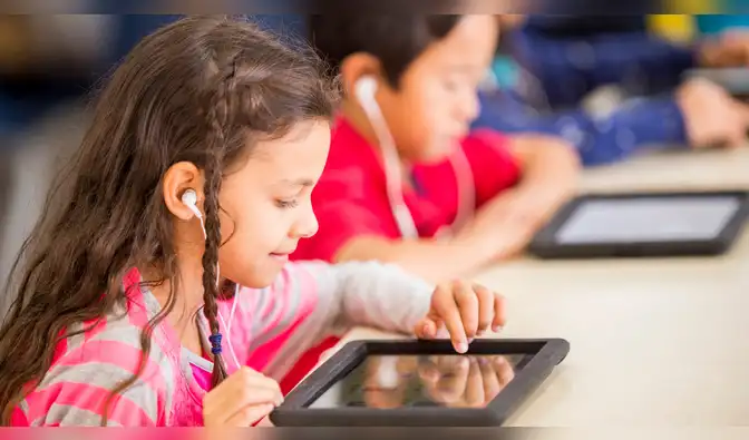 Las tabletas permitirán que estudiantes de Huancavelica accedan a recursos y contenidos educativos digitales.