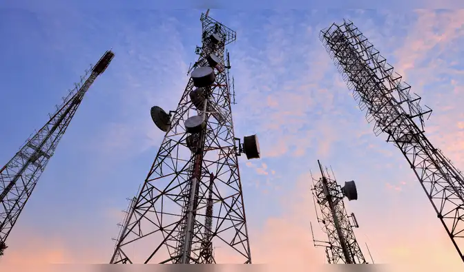 Las lluvias intensas e inundaciones pueden dañar la infraestructura de telecomunicaciones y afectar servicios como internet y llamadas. Las lluvias intensas e inundaciones pueden dañar la infraestructura de telecomunicaciones y afectar servicios como internet y llamadas.