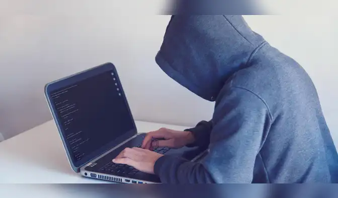 La información compartida en redes sociales también forma parte de la huella digital que debe protegerse.