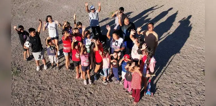 <em>Comunidad agradece a Olmos por hacer realidad sus sueños.</em>   