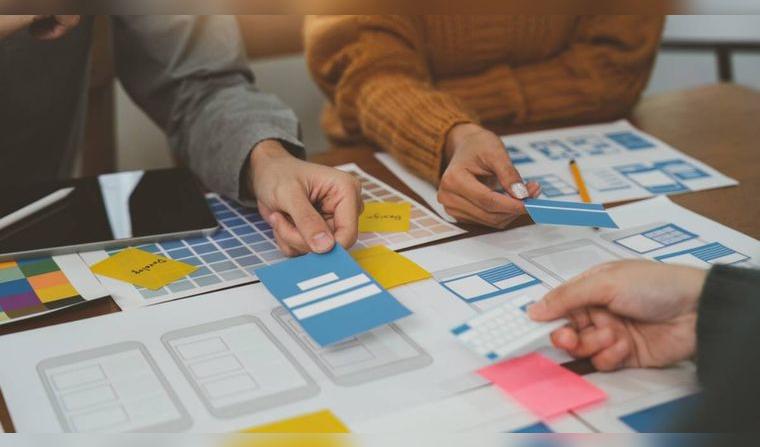 Definir objetivos claros y conocer al público objetivo son pasos fundamentales para dirigir efectivamente un emprendimiento. Fuente: Shutterstock.  