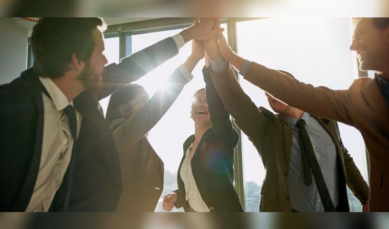 Fomentar un buen clima laboral y políticas internas que promuevan la equidad es vital para las empresas. Fuente: Shutterstock.  