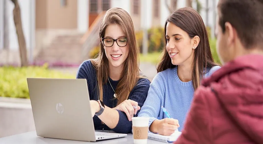 ¿Cómo preparar tu carpeta de postulación para becas de pregrado y posgrado sin errores comunes?