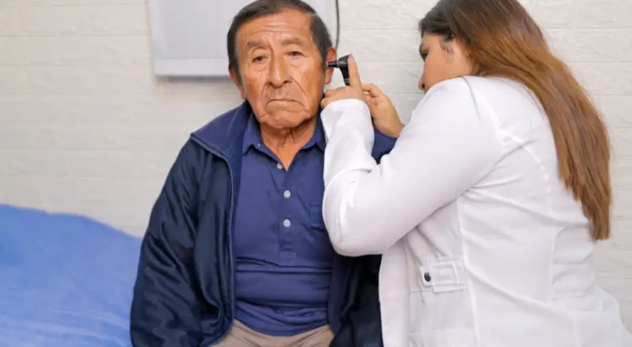 Mejoran atención a adultos mayores mediante formación en buen trato