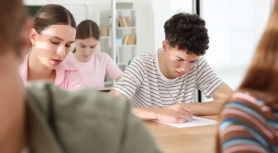 PISA 2025 alerta sobre el retroceso del aprendizaje en una década